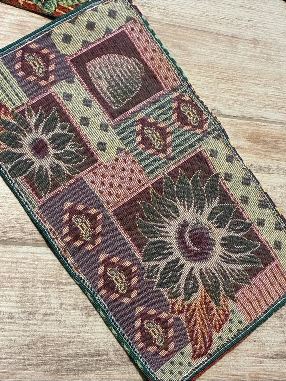 4 SUNFLOWER AND HONEY BEES TAPESTRY PLACEMATS